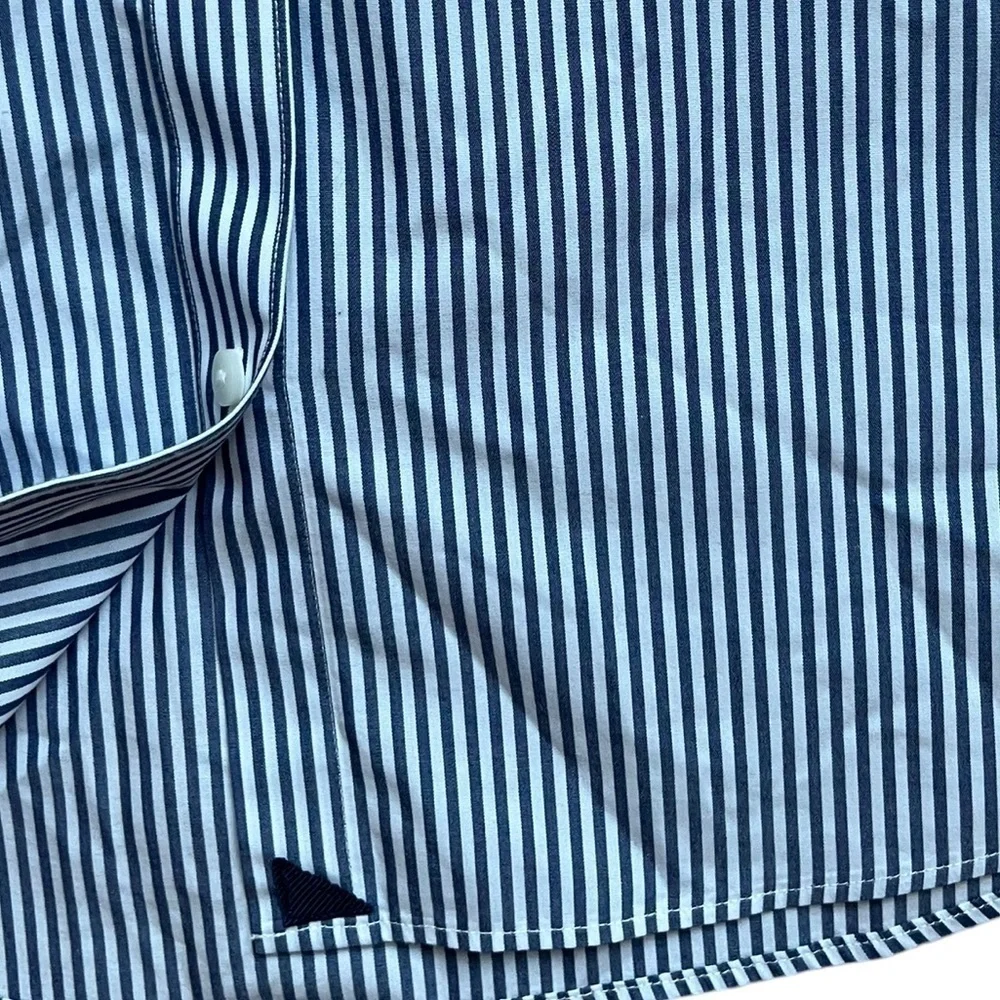 UNTUCKit Blue & White Striped Button Down Shirt 100% Cottn size 6